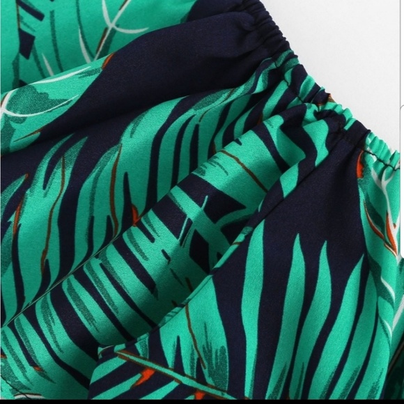 Off Shoulder Leaf Print Romper - Picture 3 of 7